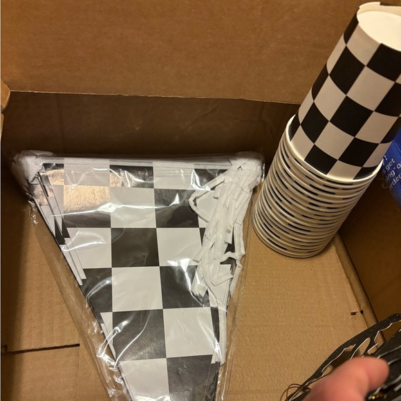 Checkered birthday party decor bundle - Picture 4 of 7